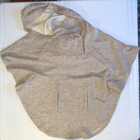 NWT Simply Noelle Light Tan Knit Hooded Poncho Size L/XL - Picture 3 of 5